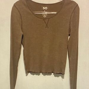 SO Long Sleeve Ribbed Scoop-Neck Crop Top in Brown